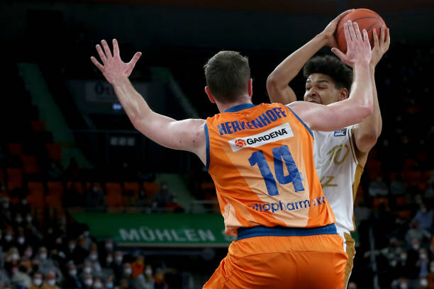 展现了他作 展现了他作