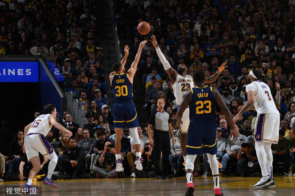 带有更多游 带有更多游